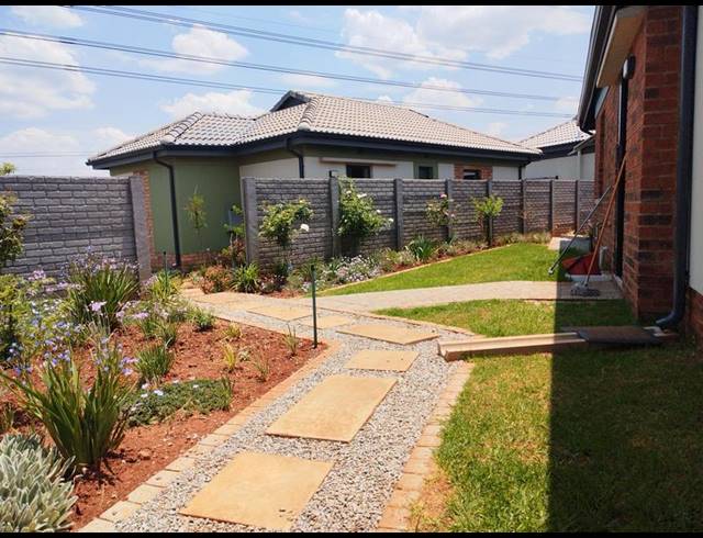 3 BEDROOM SIMPLEX FOR SALE IN ALBERTSDAL